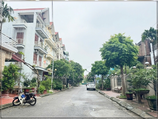 Nhà phố 4 tầng gần khu đô thị Phú Điền